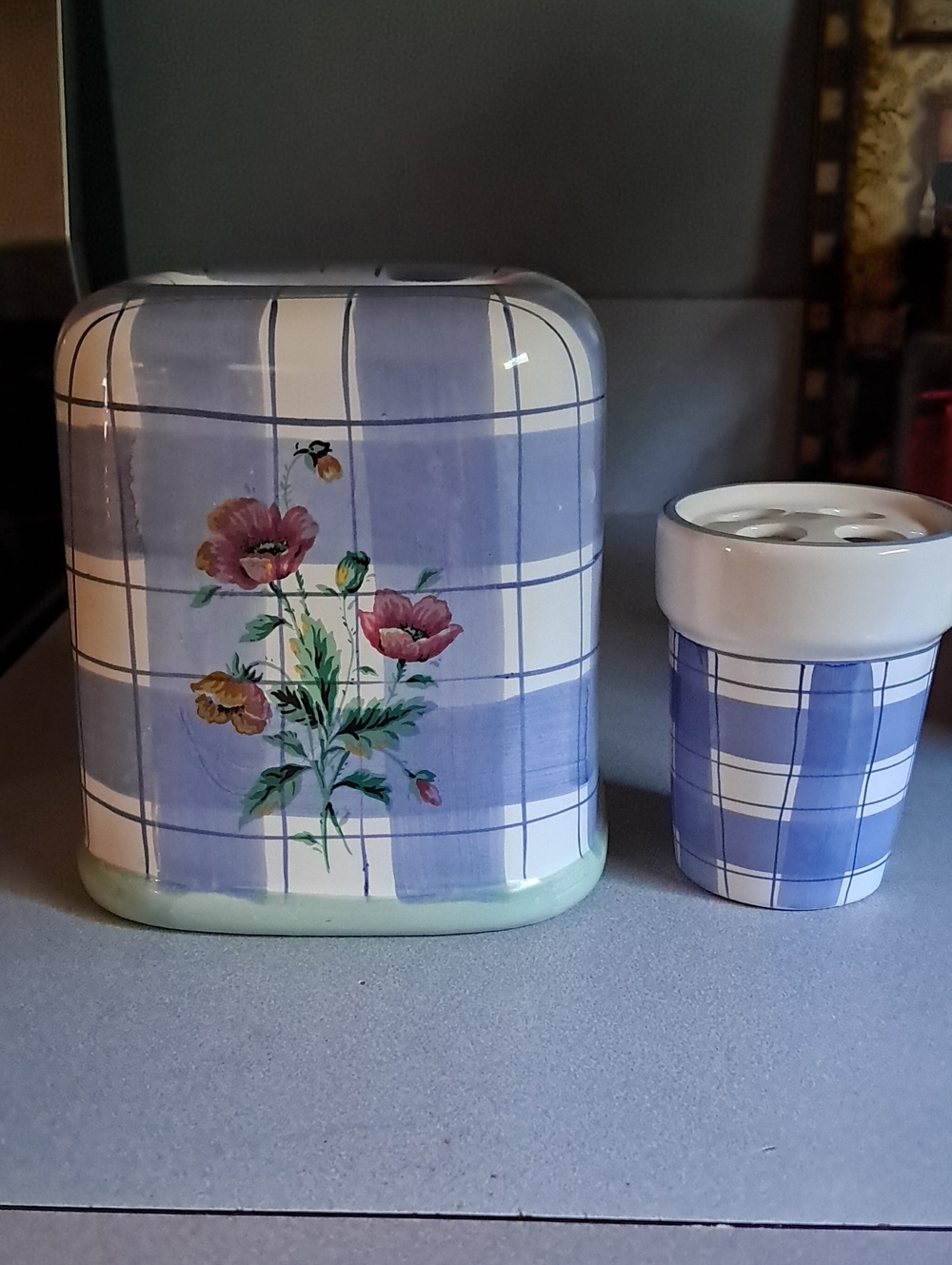 Vintage Liz Claiborne Blue Plaid Floral Ceramic Tissue And Toothbrush Holder